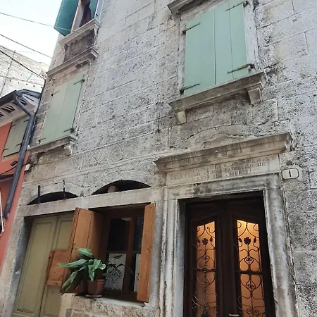 Palace Basilico 1580. ロヴィニ